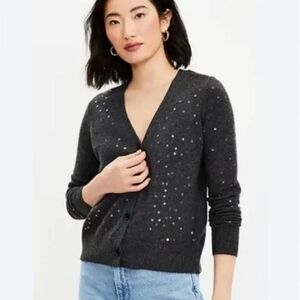 🔺️Loft Gray Star Sequined Knit Buttoned Vneck Cardigan Sweater Medium